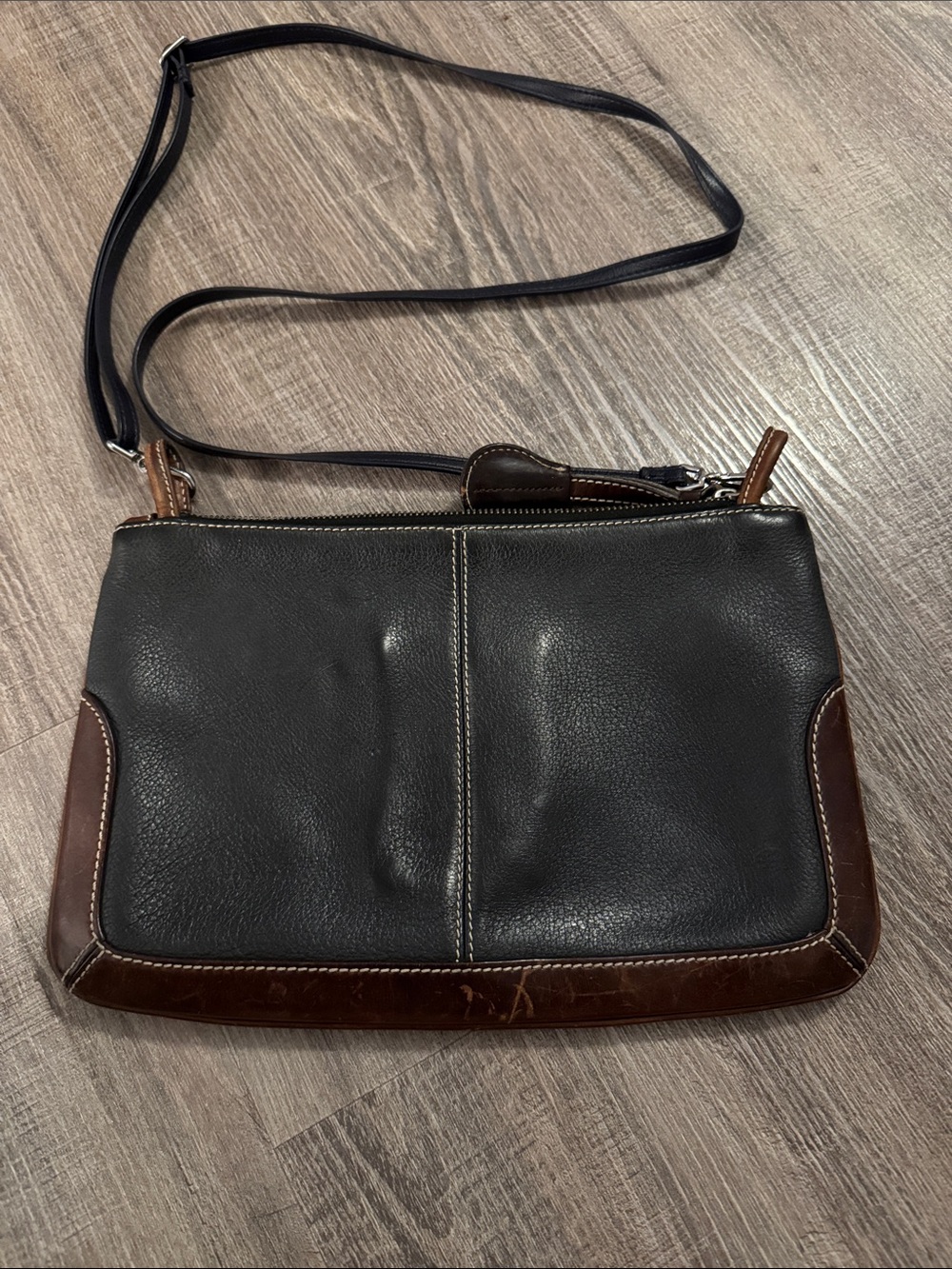Vintage Dooney & Bourke Black Leather Crossbody with Brown Trim and Logo Charm - Picture 2 of 5